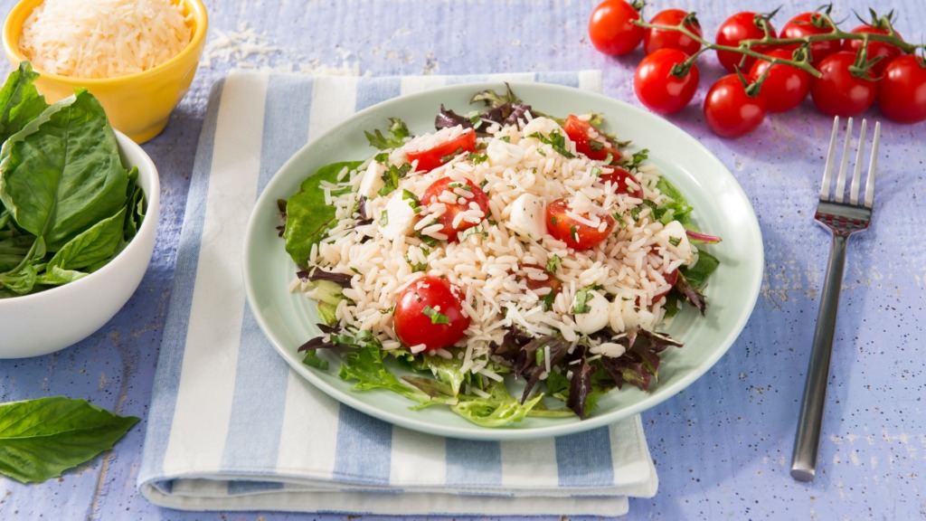 Caprese-salad-with-organic-white-rice-lettuce-and-cheery-tomatoes