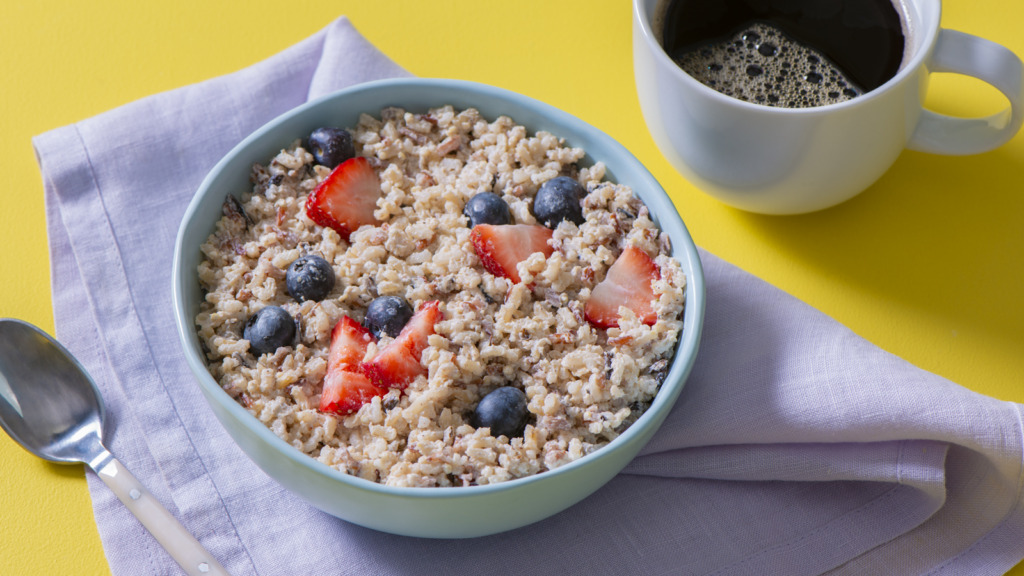 Four-Grain-Yogurt-blueberries-and-strawberries-breakfast