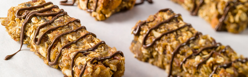 Rice and Quinoa Granola Bars with chocolate