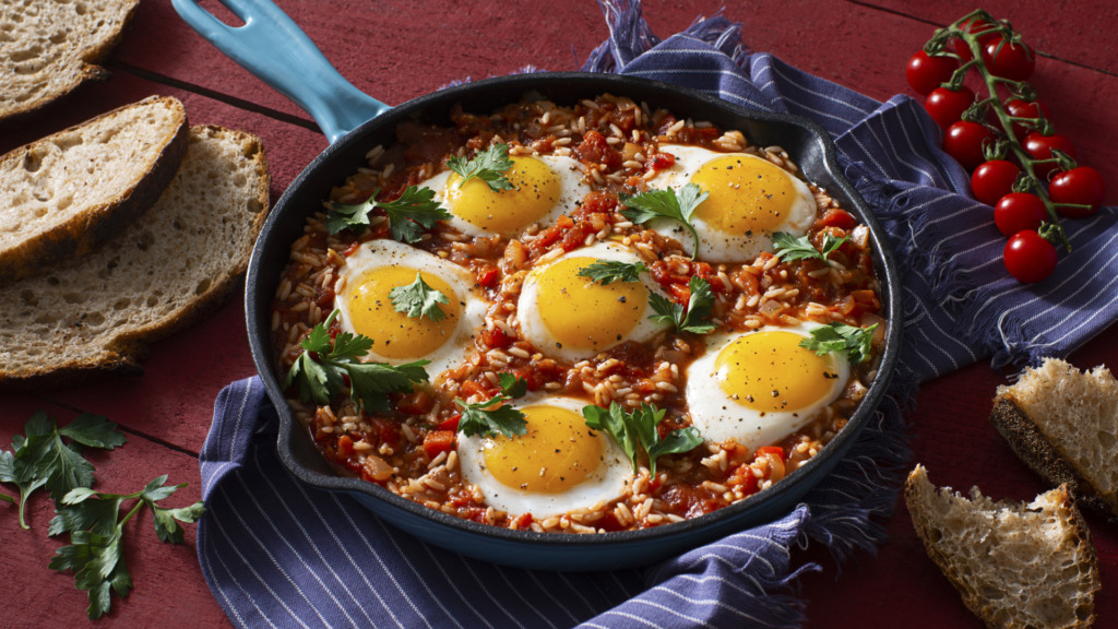 one-pot-rice-shakshuka-with-tomatoes-and-eggs-topped-with-fresh-parsley