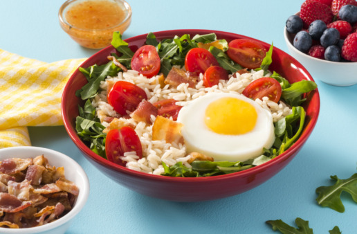 rice-salad-with-white-rice-bacon-egg-and-tomatoes