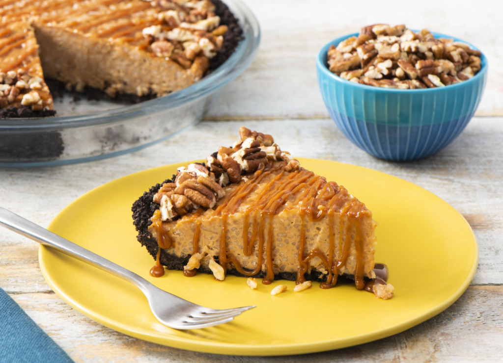 salted-caramel-ice-cream-pie-made-with-rice-pudding-and-topped-with-walnuts