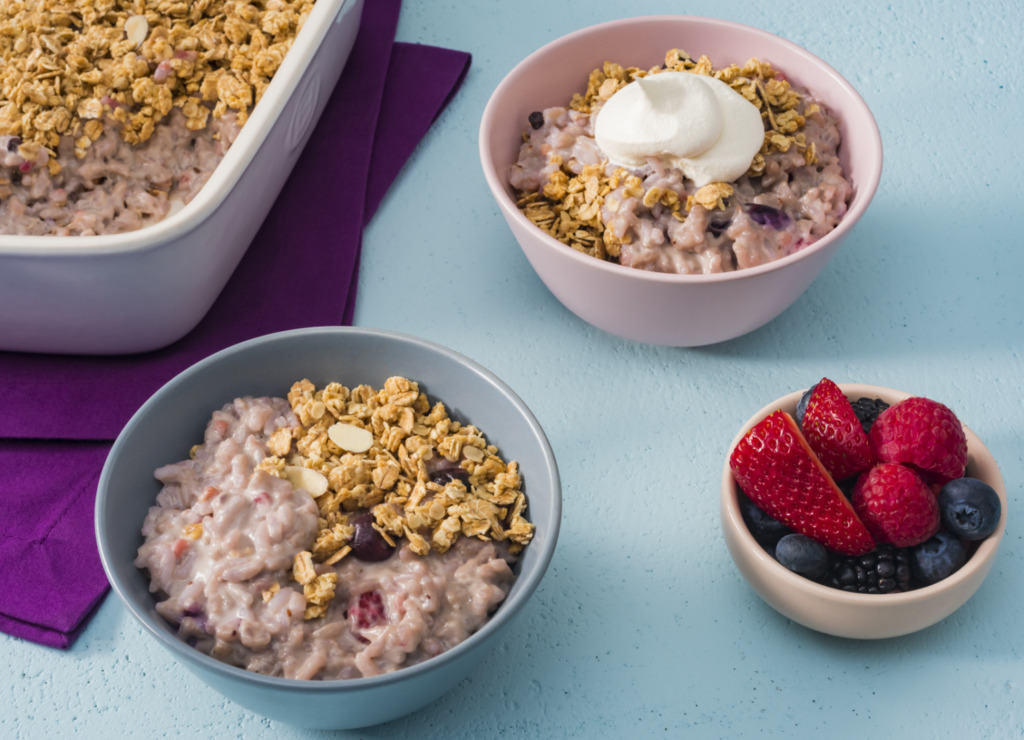 summer-berry-rice-pudding-crumble-topped-with-granola-strawberries-and-blueberries