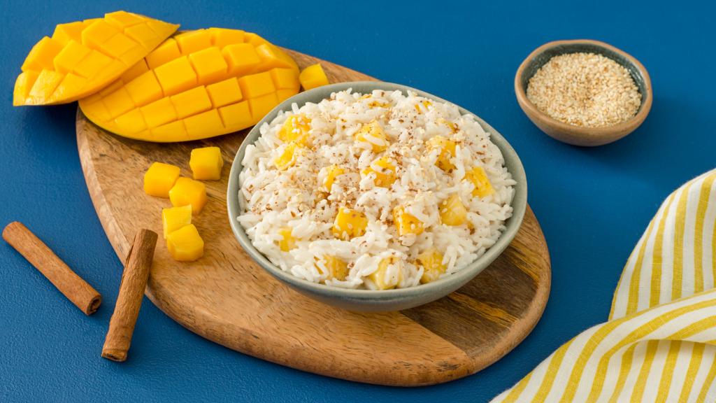 Mango Sticky Rice with coconut milk and jasmine rice