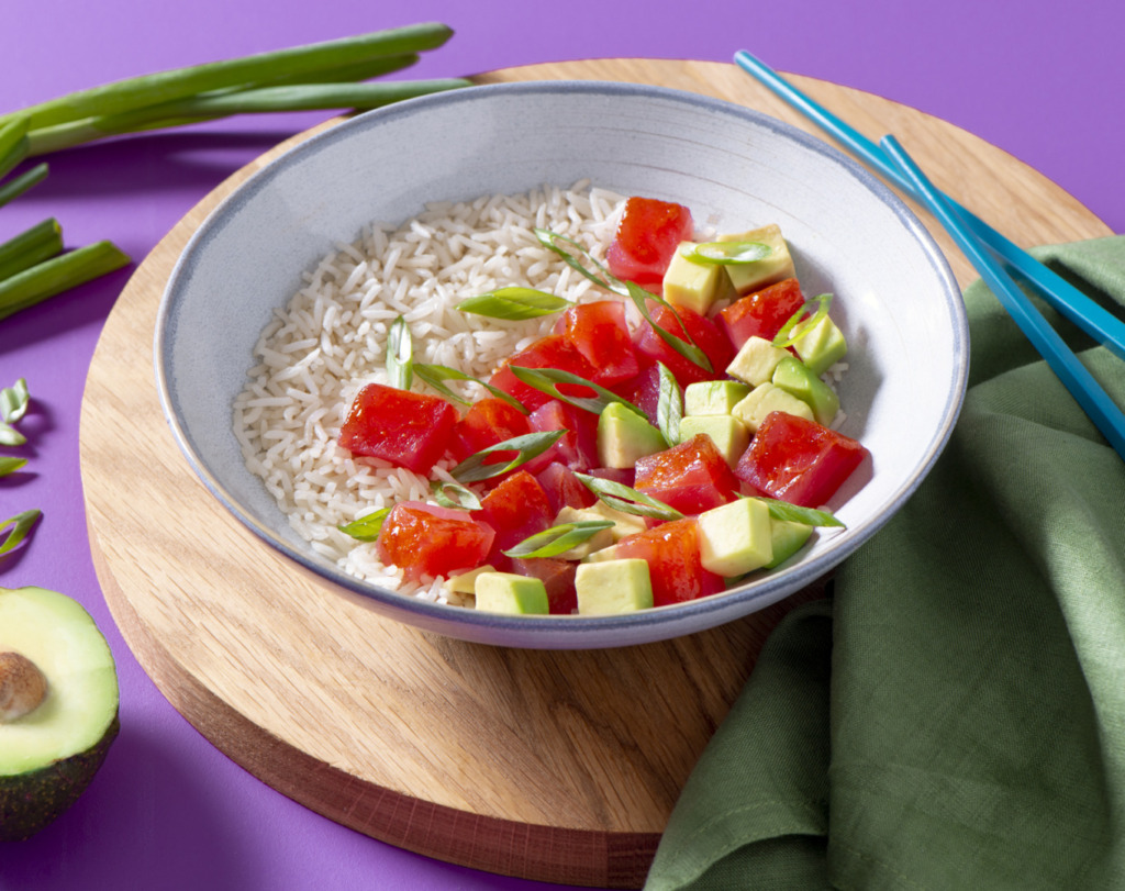 poke-bowl-with-tuna-avocado-and-jasmine-rice