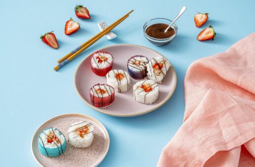 FRUIT-AND-CHOCOLATE-SWEET-SUSHI-ROLL-RECIPE